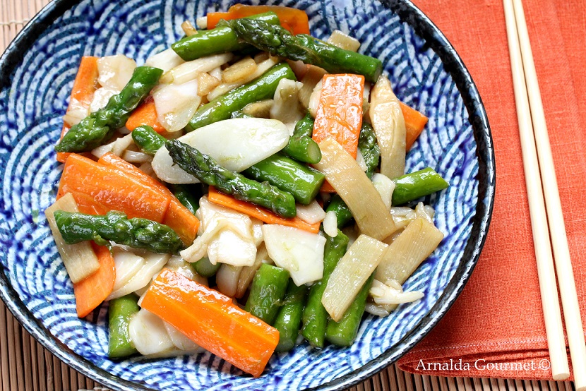 Gnocchi di riso con asparagi, carote, bambù e salsa di ostriche